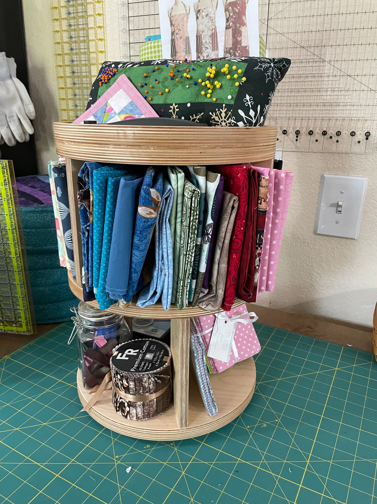 Rotating sewing room organizer